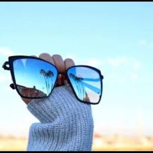 DIFF Becky Sunglasses Black Frame Blue Mirror Lens